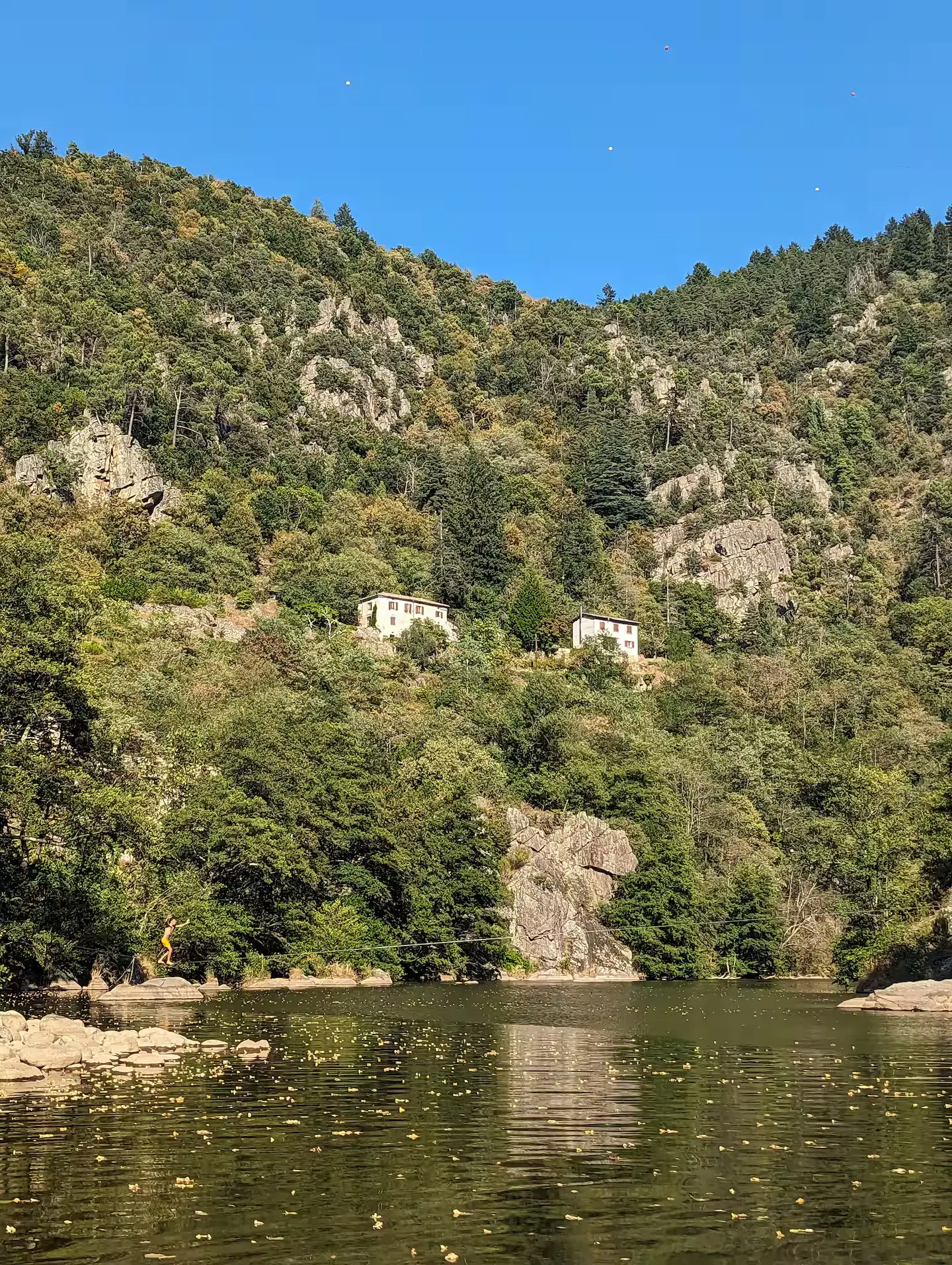 Rivière Eyrieux au pied de la vallée
